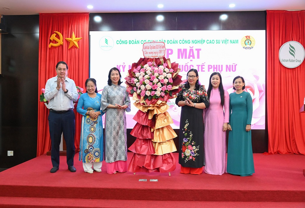 Công đoàn Cơ quan VRG họp mặt 8/3